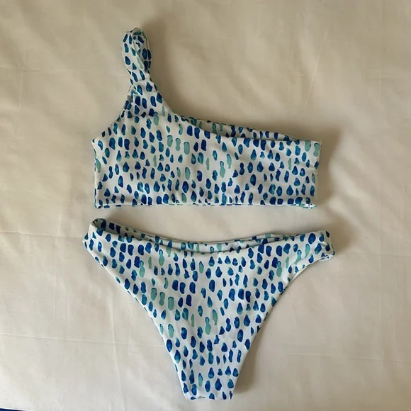 Shein bathing suite - Picture 2 of 2